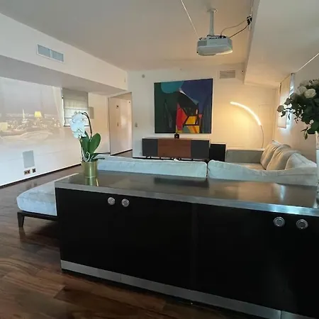 Mind-blowing Eiffel Tower Houseboat Daire Paris