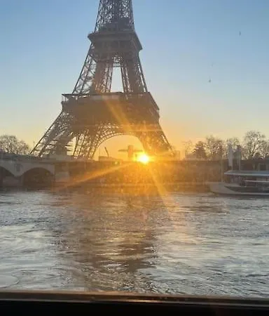 Apartamento Mind-blowing Eiffel Tower Houseboat Paris