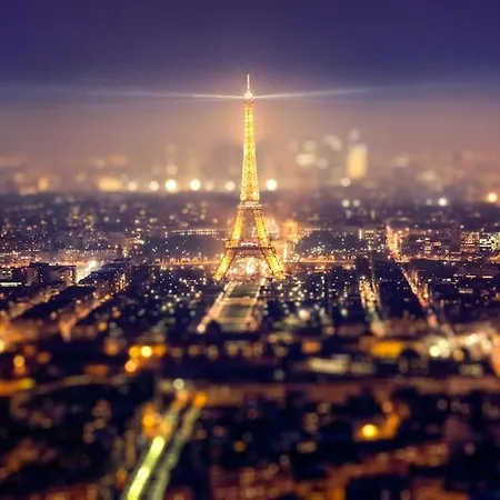 Mind-blowing Eiffel Tower Houseboat